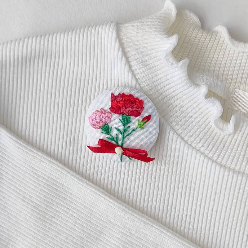 カーネーションの花束刺繍ブローチ　母の日