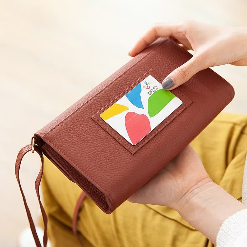 CHENSON 真皮手機包+ 真皮3卡零錢包 包夾二件組(P24545+W00820)