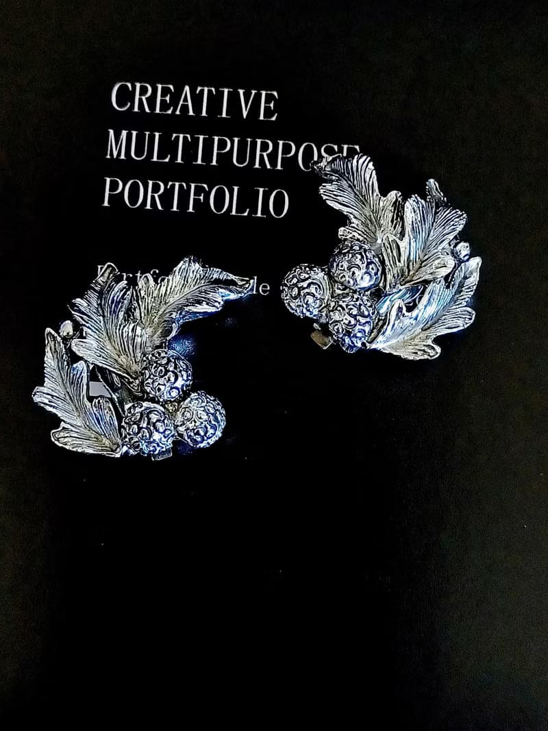 vintage jewelry  典雅銀色立體松葉毬果 夾式耳環