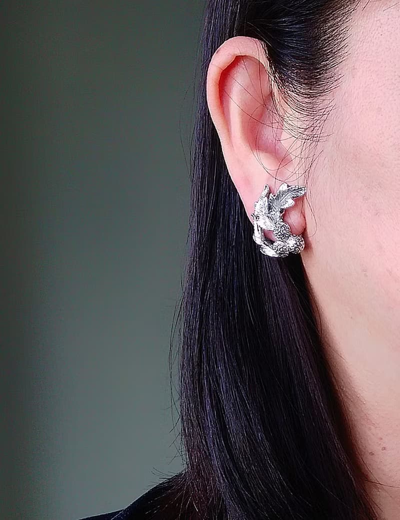 vintage jewelry  典雅銀色立體松葉毬果 夾式耳環
