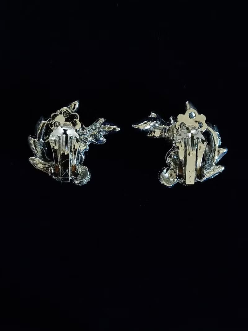 vintage jewelry  典雅銀色立體松葉毬果 夾式耳環