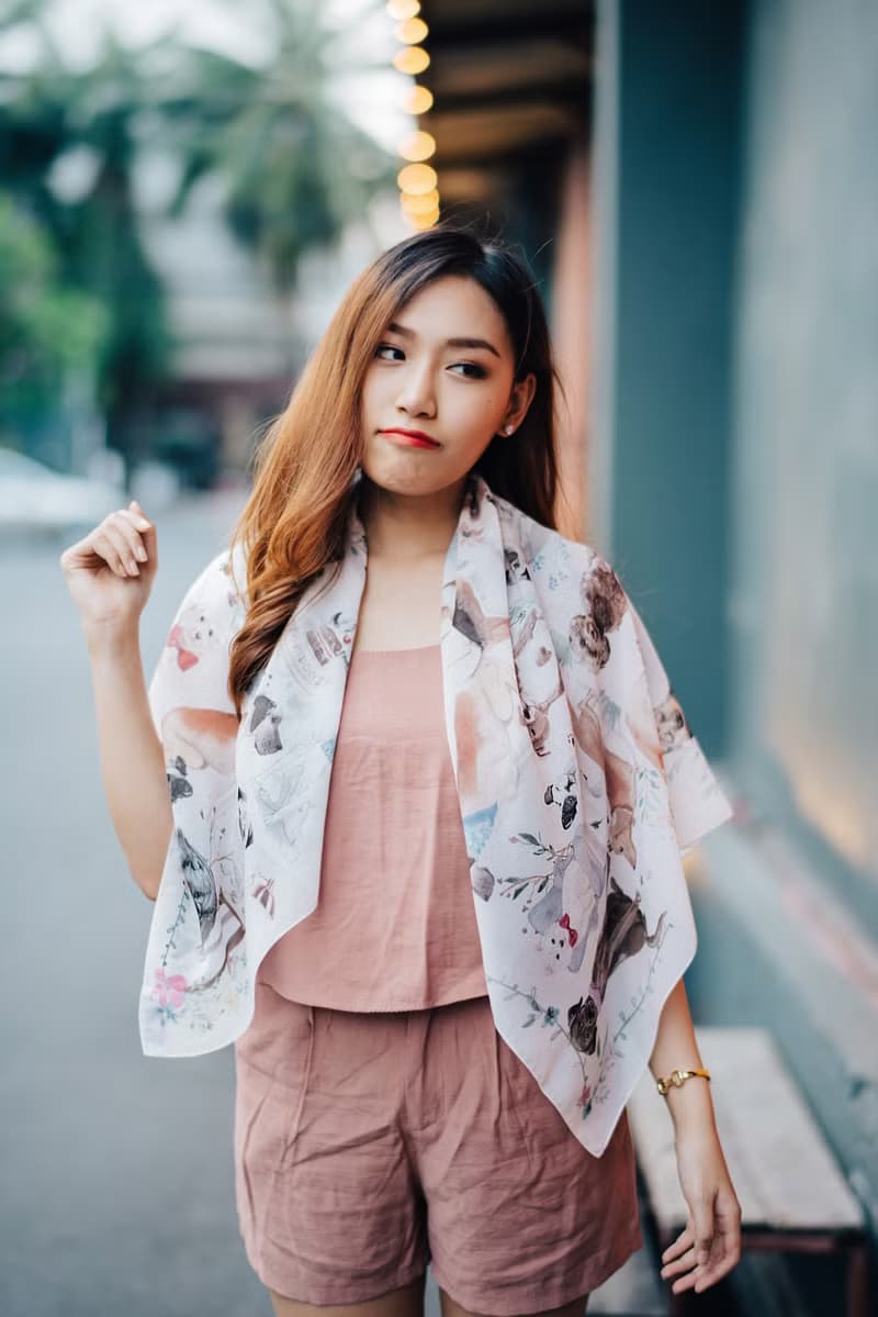 狗狗來襲 - 手工絲巾/圍巾 (奶油色)