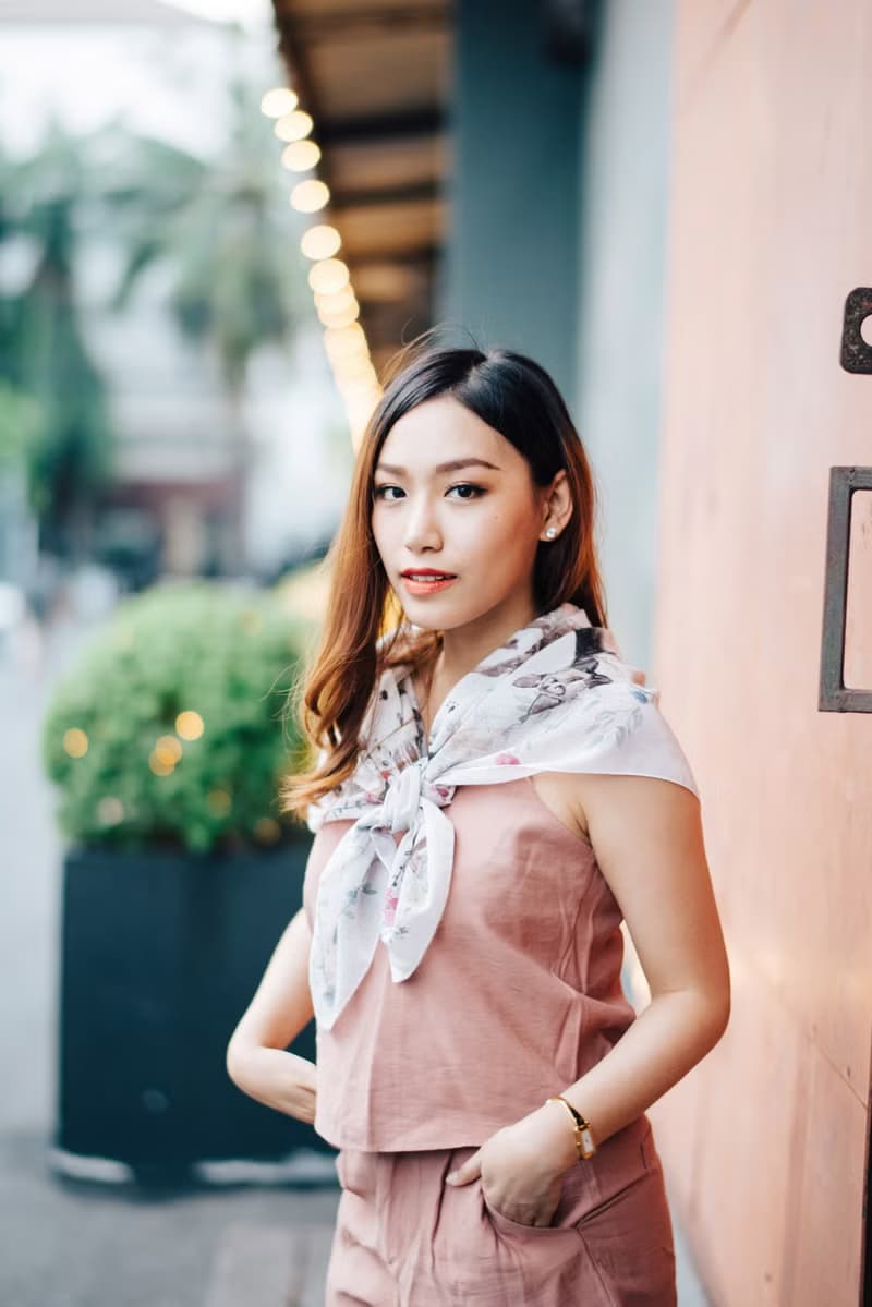 狗狗來襲 - 手工絲巾/圍巾 (奶油色)