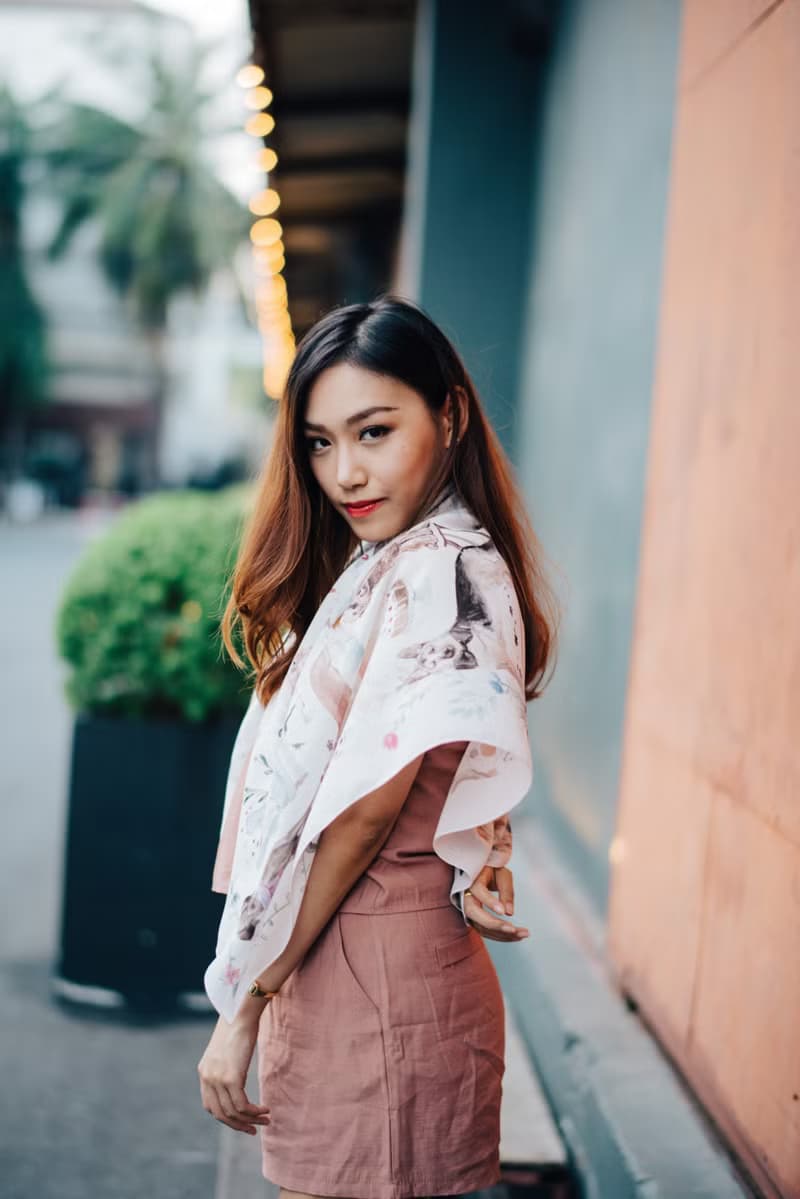 狗狗來襲 - 手工絲巾/圍巾 (奶油色)