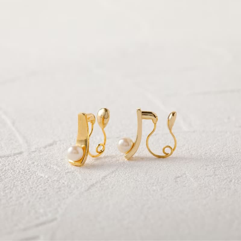 scoop-pearl loop-fit earring GD　ループフィットイヤリング　上品でエッジ―なパールデザイン 　ゴールド