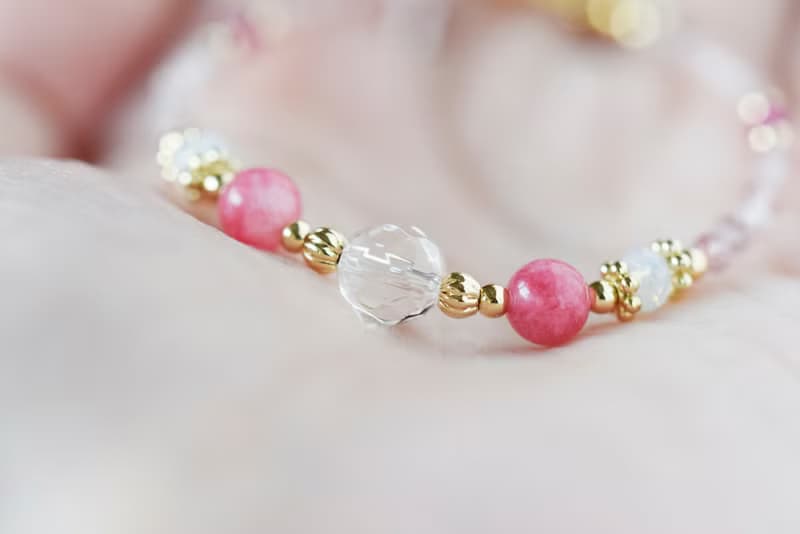 娃娃裙。草莓晶 白水晶 紅紋玉髓 14K包金 天然石 手鍊