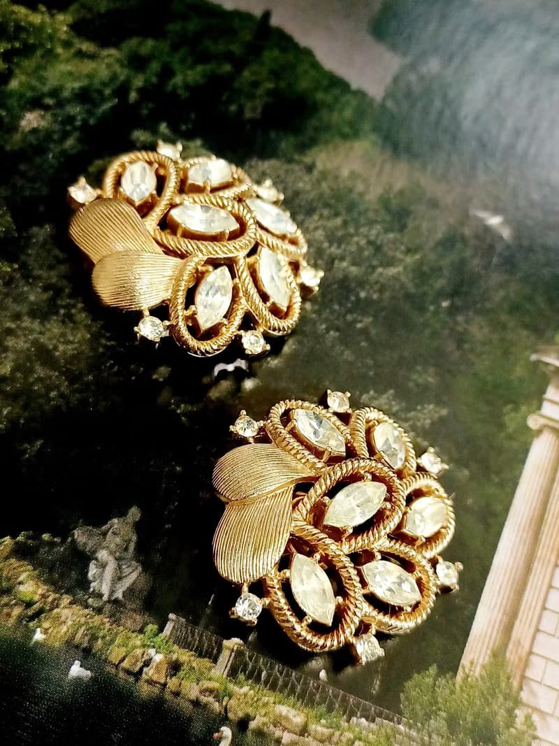 vintage jewelry Trifari 經典稀有刷金愛心萊茵花卉 夾式耳環