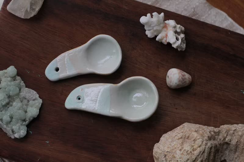 純手捏淡藍色小鳥形象陶瓷湯匙/陶匙(1對)