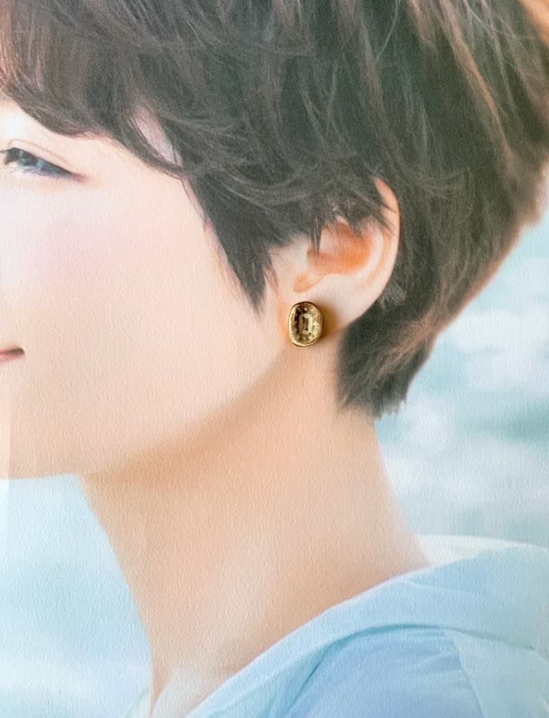 小さなビスケットのような 絵付 陶器 金継ぎ ピアス イヤリング ノンホールピアス 小さい 小ぶり シンプル 焦げ茶 ブラウン 茶色 茶 ゴールド 金 ギフト