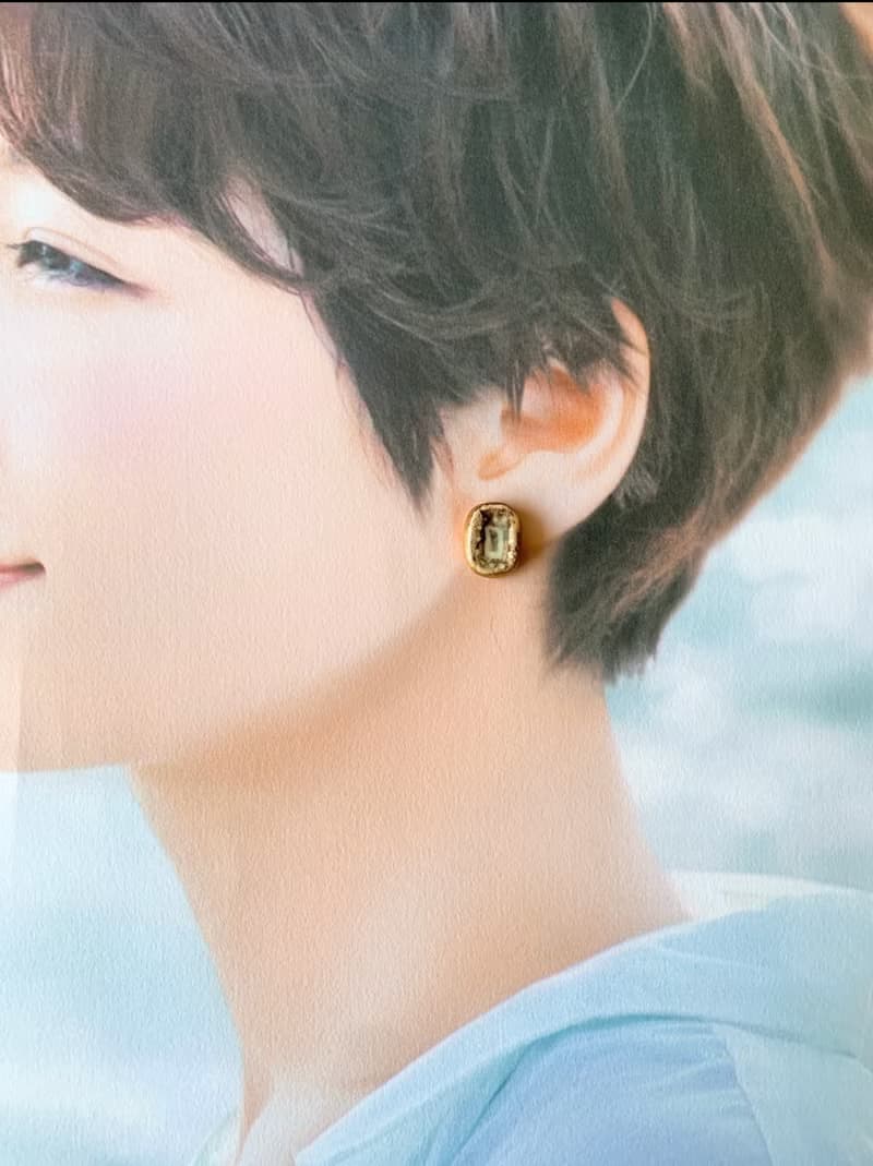 小さなビスケットのような 絵付 陶器 金継ぎ ピアス イヤリング ノンホールピアス 小さい 小ぶり シンプル 焦げ茶 ブラウン 茶色 茶 ゴールド 金 ギフト