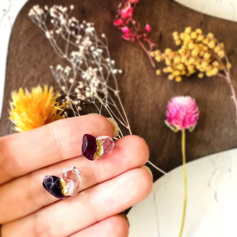 【再販】濃いパープル フローライト 透明感が美しい 水晶 金継ぎ ピアス イヤリング ノンホールピアス 天然石