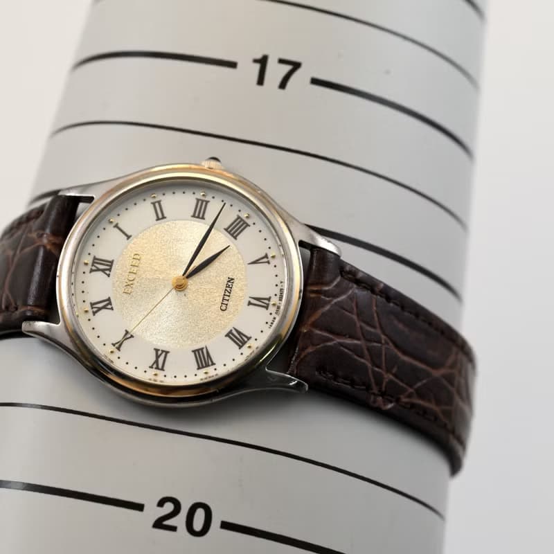 CITIZEN Exceed 男性用 ユニセックス クォーツ 腕時計 ローマ数字 33mm 薄型5mm厚 耐磁  手錶
