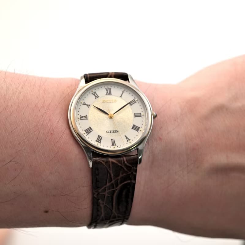 CITIZEN Exceed 男性用 ユニセックス クォーツ 腕時計 ローマ数字 33mm 薄型5mm厚 耐磁  手錶