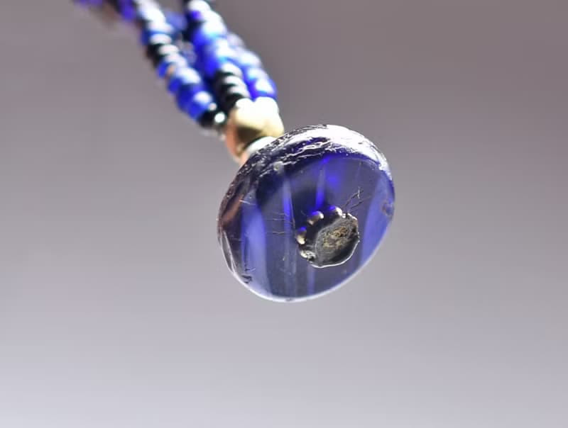 アンティークブルーとブラックシードビーズの4連ブレス　カカンバ留め金