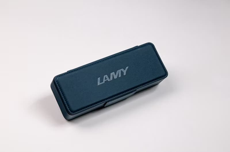 【雷雕免費刻字】LAMY 鋼珠筆皮革筆盒 湛藍 / SAFARI - 多彩選