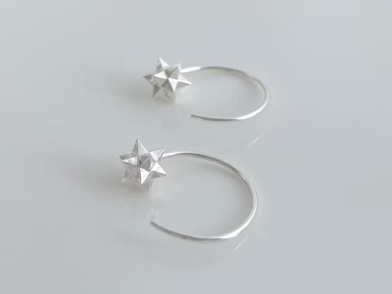 流れ星のフープピアス