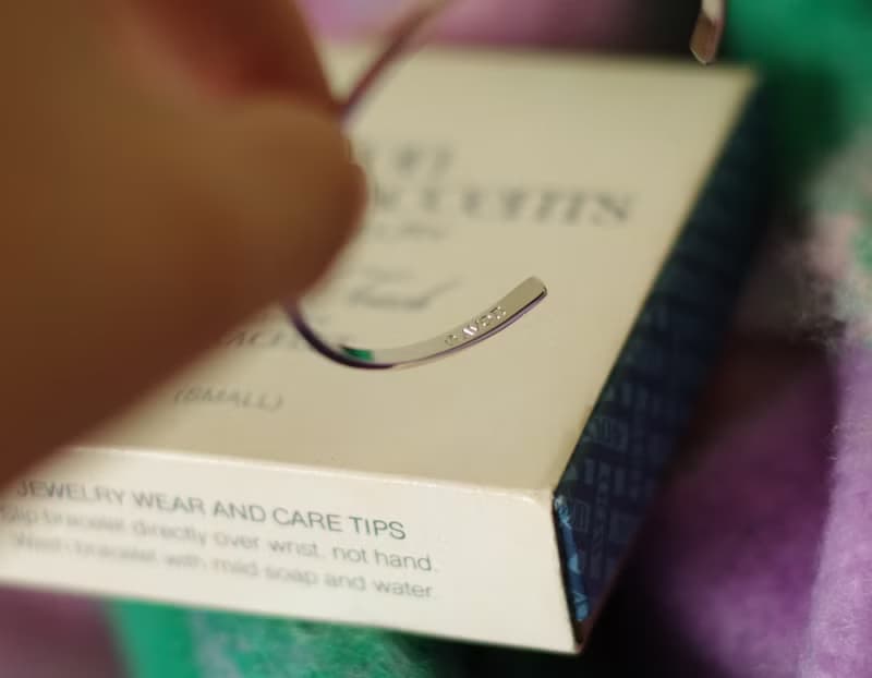 古董經典銀色開口手鐲手環 1978年 AVON BR142