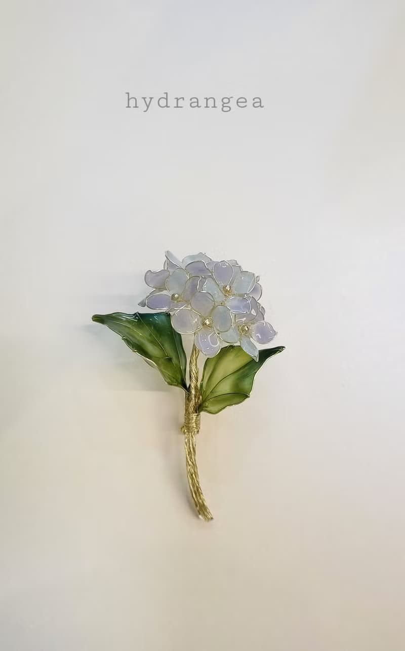 繡球花。胸針。沾浸藝術花。飾物。生日禮物