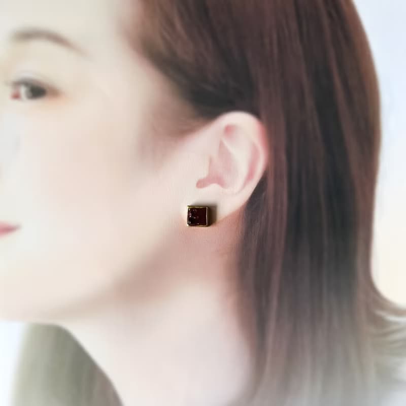 【再販】金継ぎ ワインレッド 美濃焼き タイル  ピアス イヤリング ノンホールピアス 天然石 ガーネット ストロベリークォーツ ボルドー ゴールド 金 小ぶり