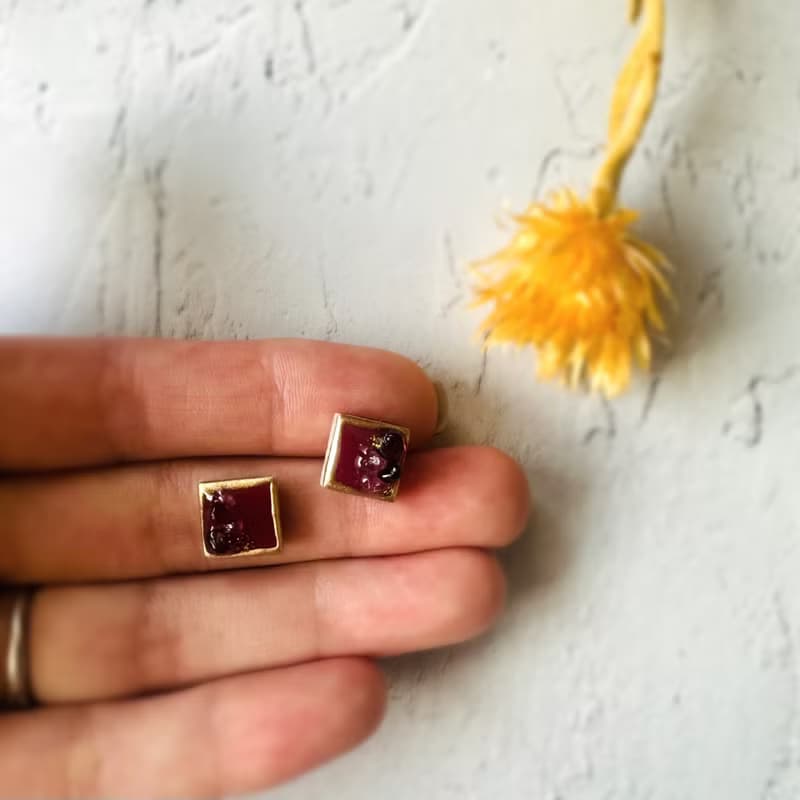 【再販】金継ぎ ワインレッド 美濃焼き タイル  ピアス イヤリング ノンホールピアス 天然石 ガーネット ストロベリークォーツ ボルドー ゴールド 金 小ぶり
