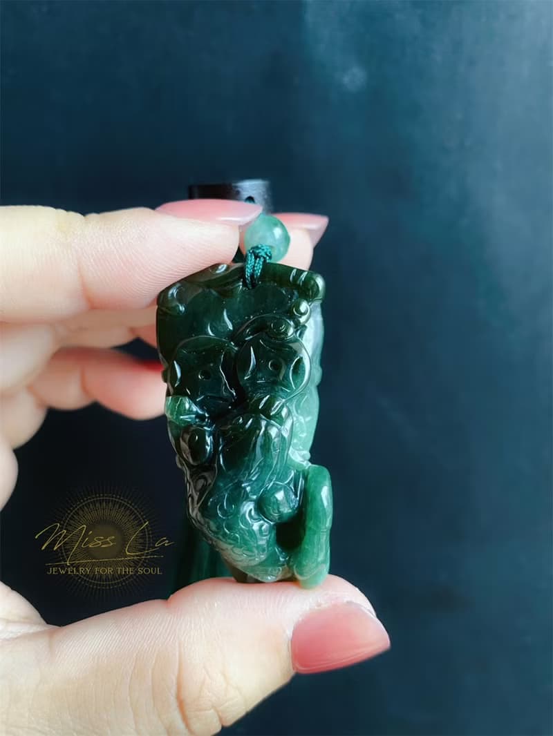 天然緬甸玉 翡翠 翹色巧雕 油青 如意 三腳金蟾 招財進寶 包掛