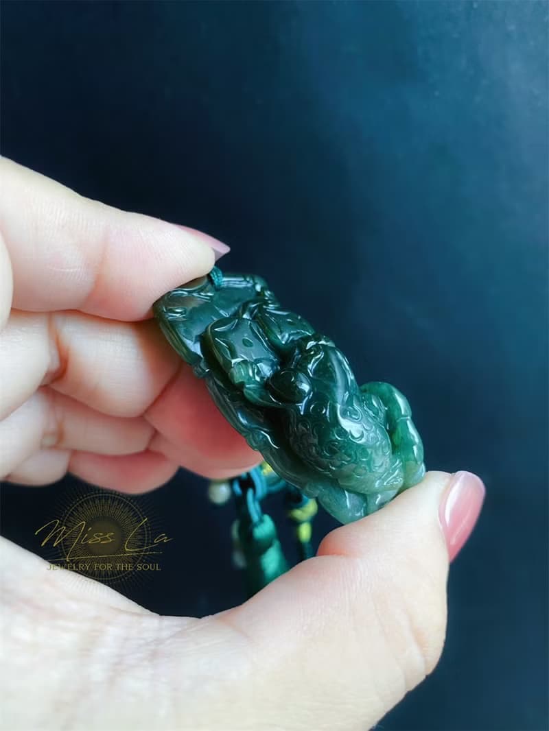 天然緬甸玉 翡翠 翹色巧雕 油青 如意 三腳金蟾 招財進寶 包掛