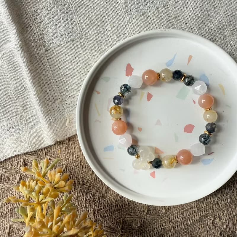 可愛白瑪瑙蝴蝶結彈性手鍊