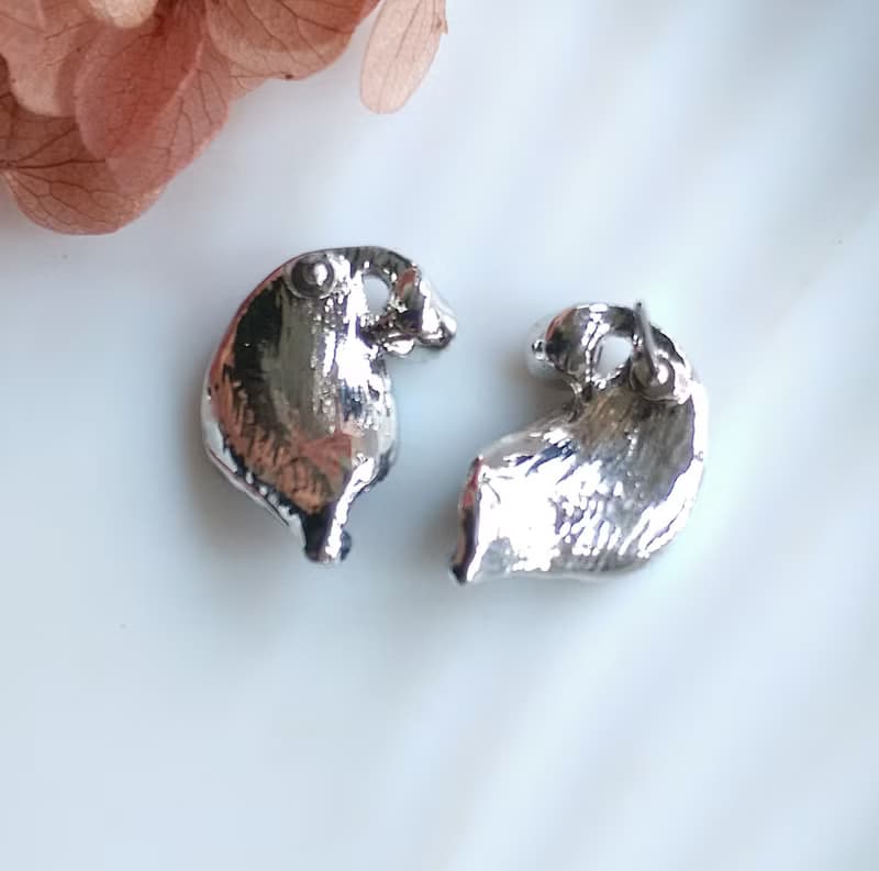 Vintage Jewelry 西洋古董飾品 對稱 翹捲葉子 針式耳環