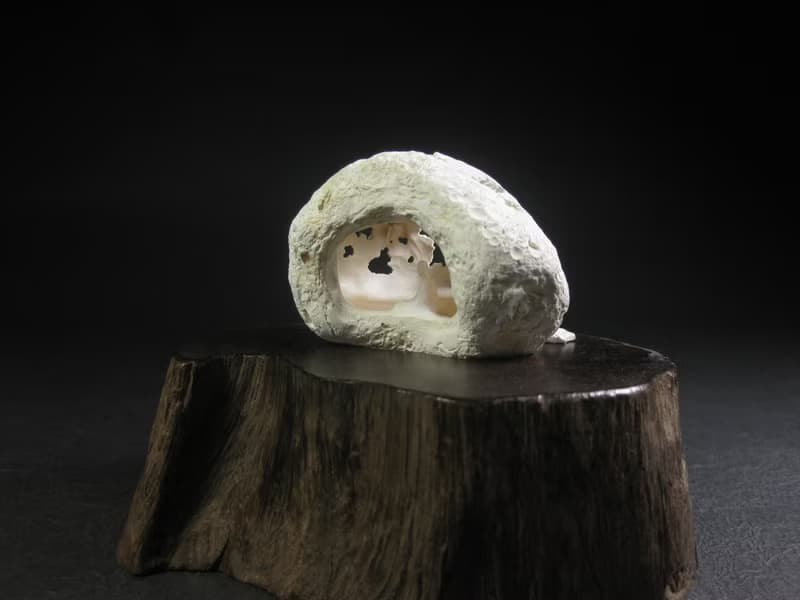 雕件 空 白皮黃玉髓/小洞窟中靜靜欣賞光與水的景致