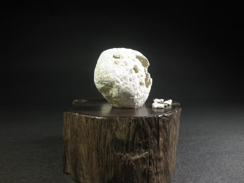 雕件 空 白皮黃玉髓/小洞窟中靜靜欣賞光與水的景致