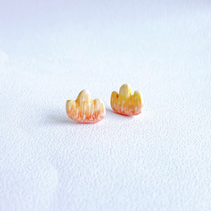 天空與山系列-秋天小山 珍珠光手作白瓷耳環 陶藝
