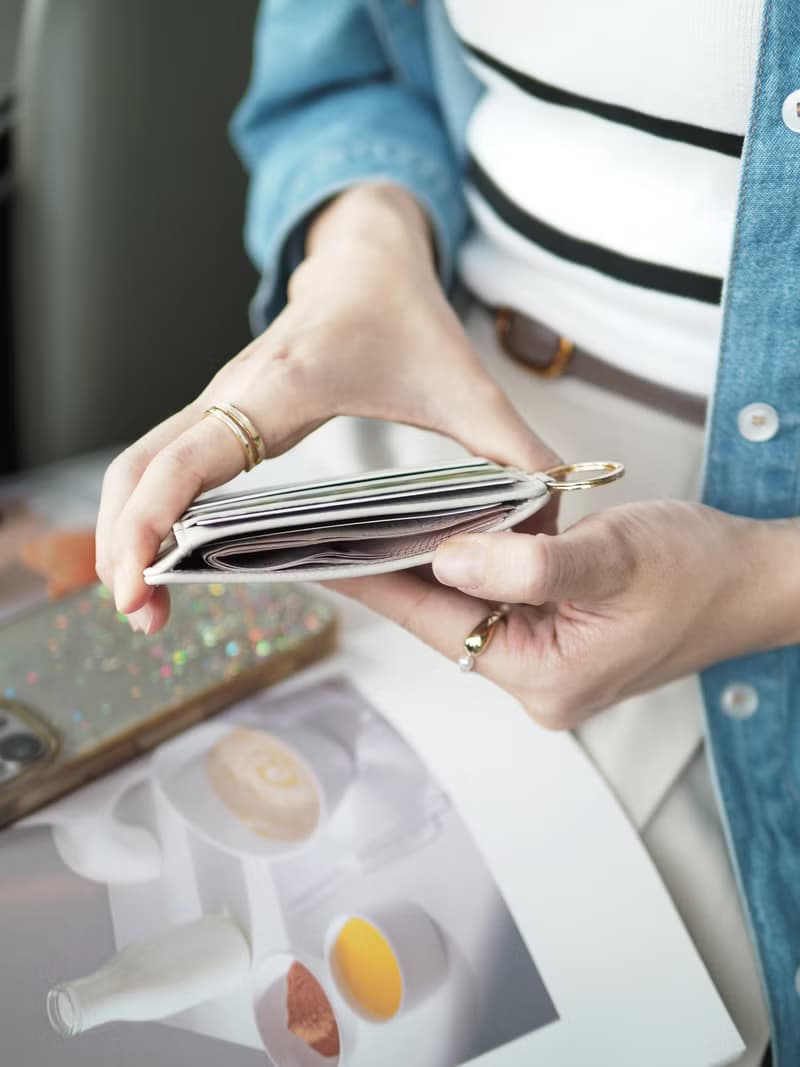 June (Sea salt) :  Multi-card holder, card case, Slim wallet, Cream-White