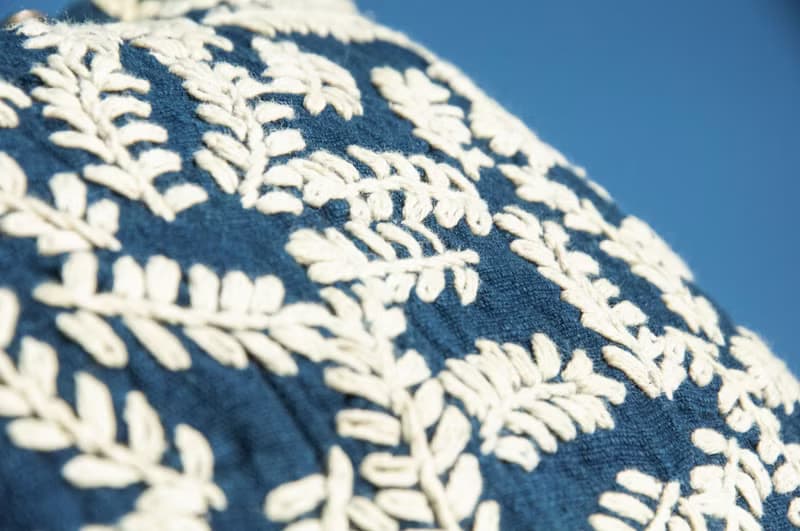 手縫純棉布側背包/刺繡斜背包/刺繡肩背包/indigo手縫藍染包-花朵