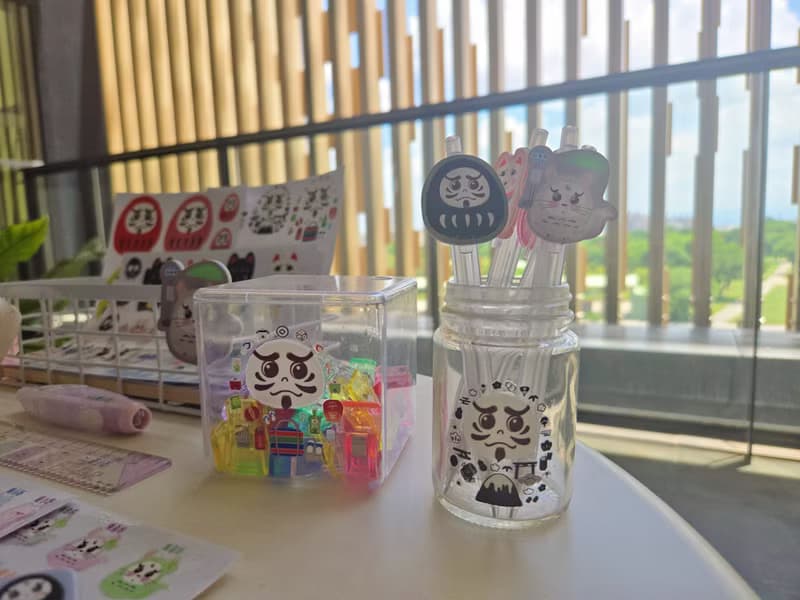 Taiwan獨家達磨だるま 車貼 文具 筆電 手機殼 行李箱 貼紙