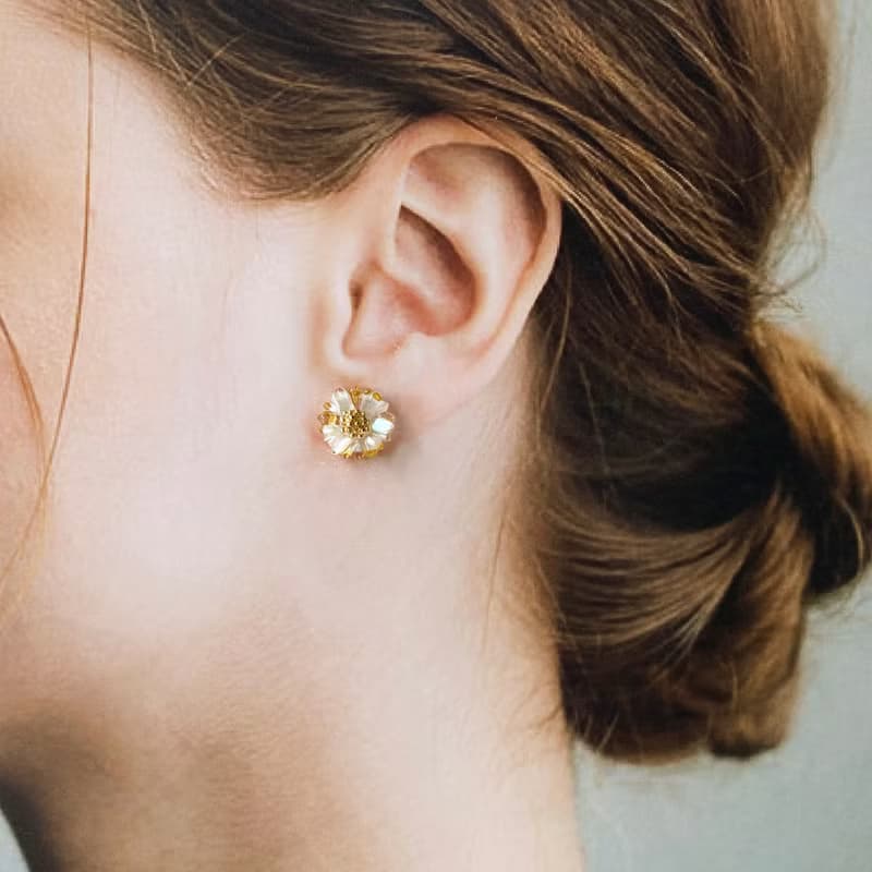 天然貝フラワーピアス/イヤリング