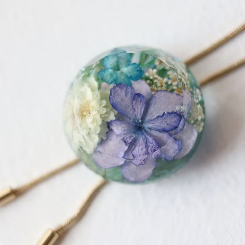 - ramillete 小さな花束 -　ループタイネックレス　丸型・空色・ラリエット風