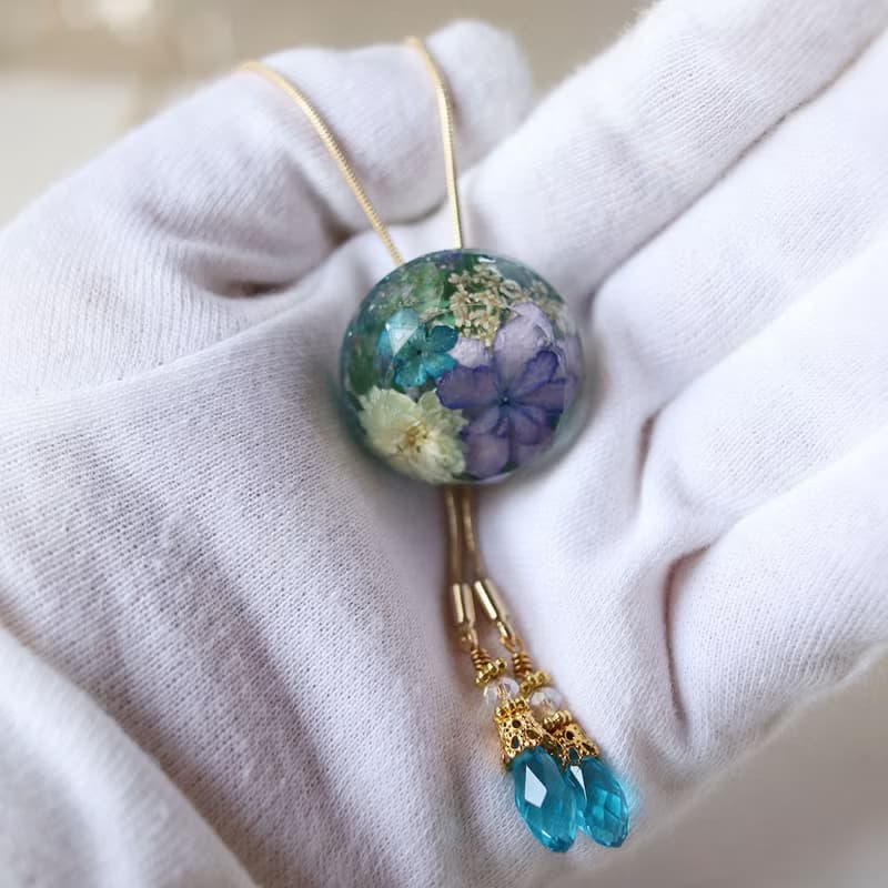 - ramillete 小さな花束 -　ループタイネックレス　丸型・空色・ラリエット風