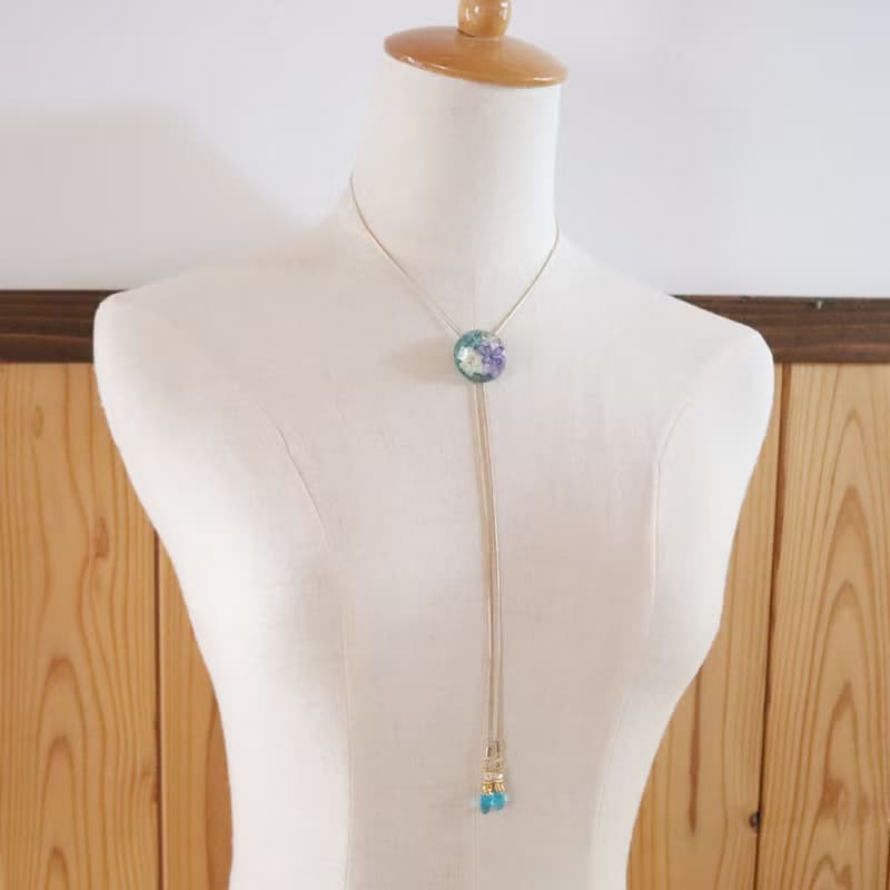 - ramillete 小さな花束 -　ループタイネックレス　丸型・空色・ラリエット風