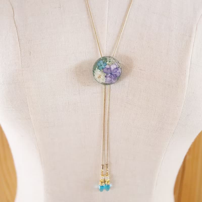 - ramillete 小さな花束 -　ループタイネックレス　丸型・空色・ラリエット風