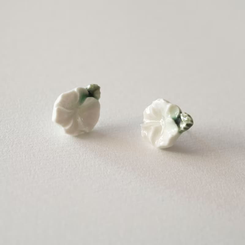 瓷器耳環  綠葉白花耳針一對