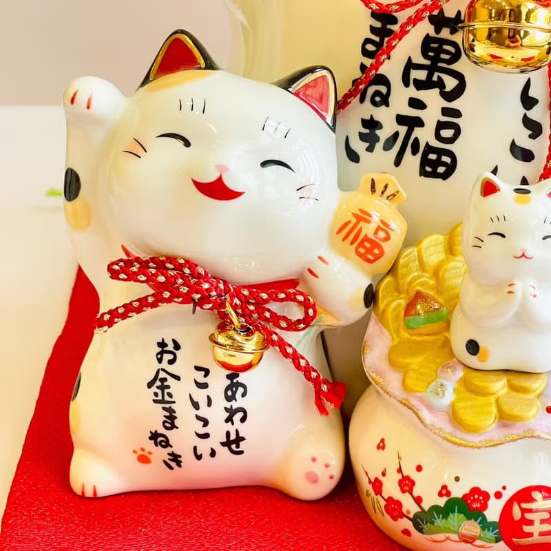 【店面/玄關擺飾】瀨戶燒-眾貓迎福 大型彩繪招財貓存錢筒28cm