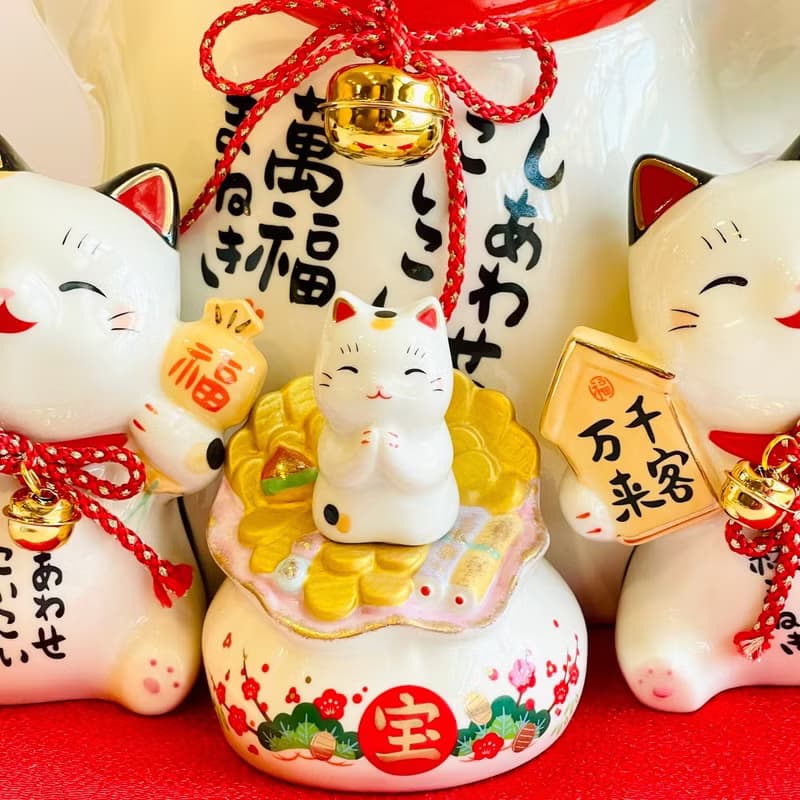 【店面/玄關擺飾】瀨戶燒-眾貓迎福 大型彩繪招財貓存錢筒28cm