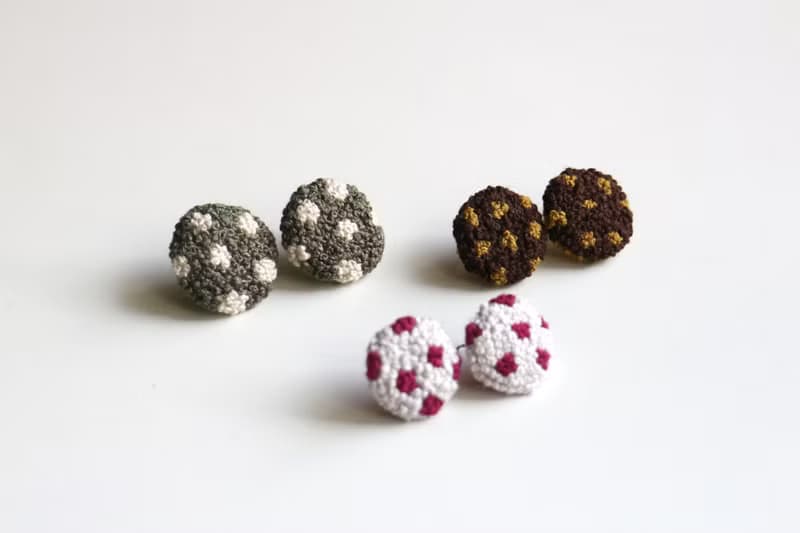 點點刺繡耳環 / 耳針款