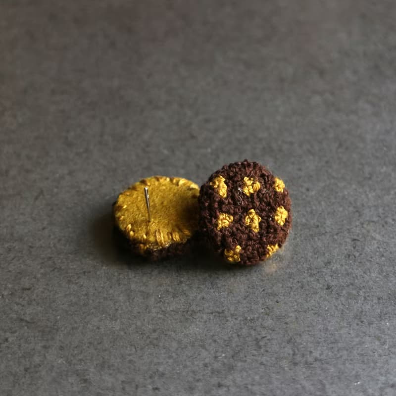 點點刺繡耳環 / 耳針款