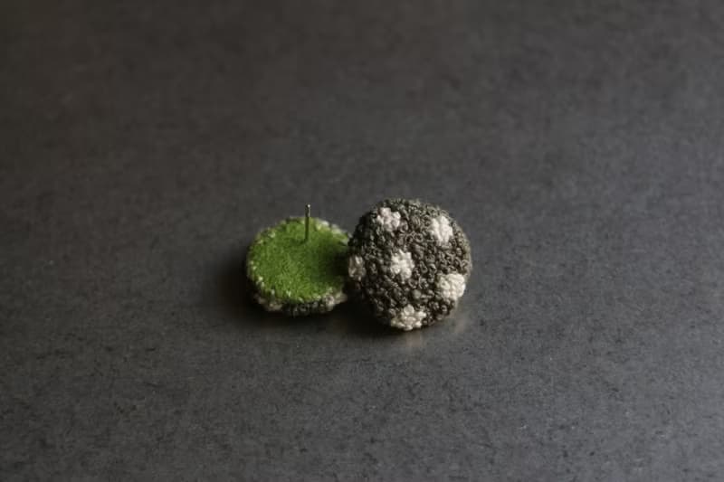 點點刺繡耳環 / 耳針款