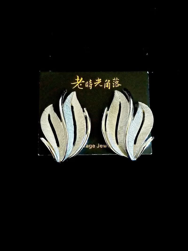 vintage jewelry Trifari 優雅銀色搖擺葉脈 夾式耳環