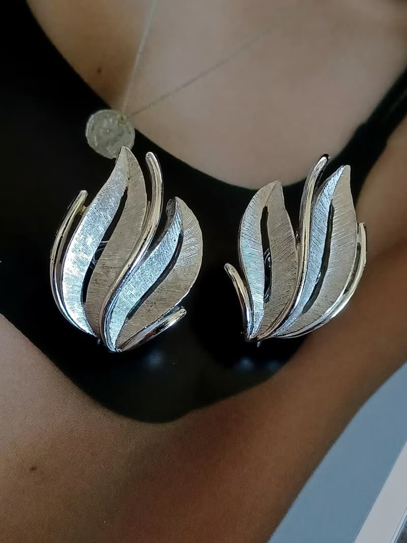 vintage jewelry Trifari 優雅銀色搖擺葉脈 夾式耳環