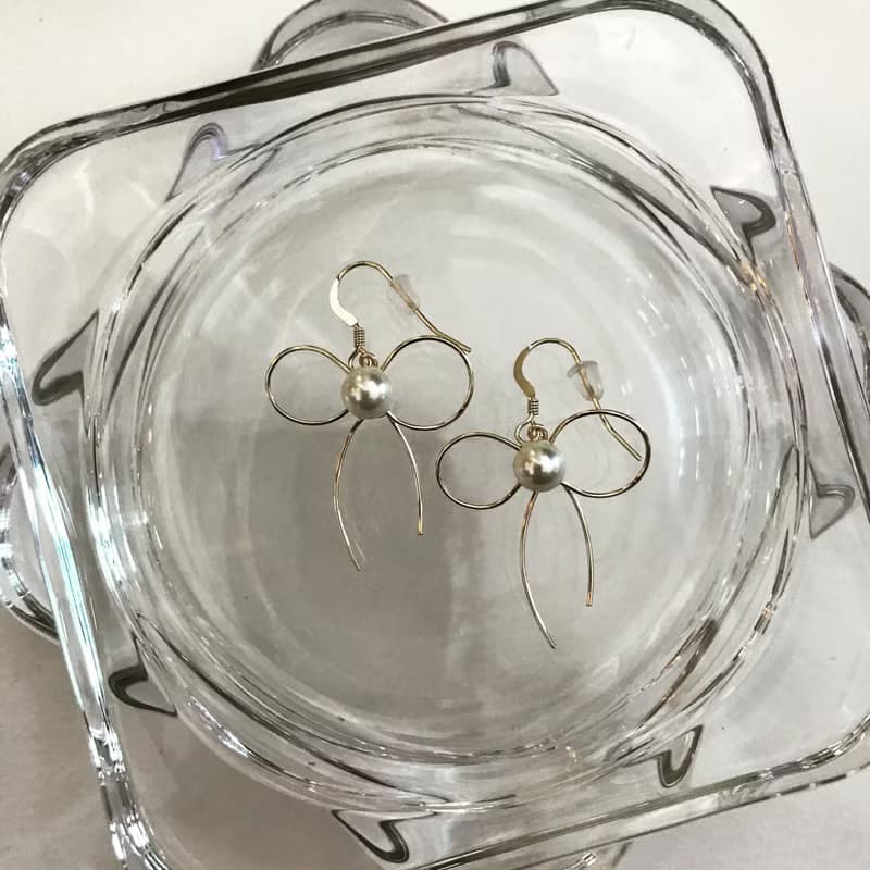 イヤリング&ピアス・リボンの足が揺れる可愛いピアス・RibbonPr01