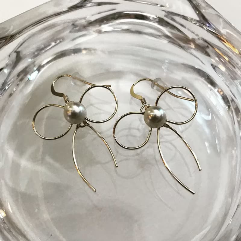 イヤリング&ピアス・リボンの足が揺れる可愛いピアス・RibbonPr01