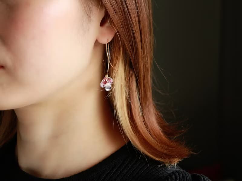 14kgf-pink chilly tears curve pierced earrings